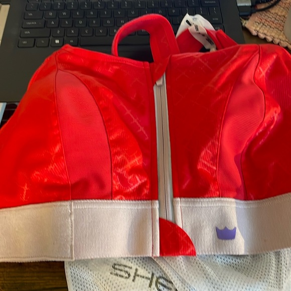 NWT- She Fit Ultimate Sports Bra - Picture 1 of 5